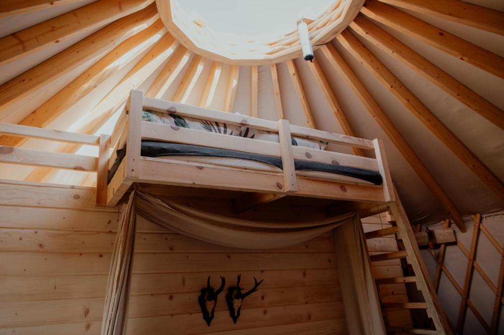 Jurty Z Widokiem, Prywatna Balia- Dzikolas Glamping Krasnobród Eksteriør bilde